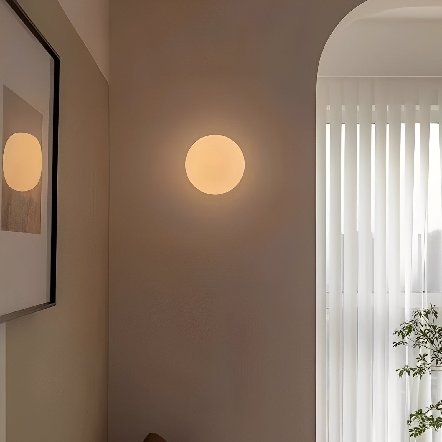 Mira – Einfache Glaskugel-Wandlampe