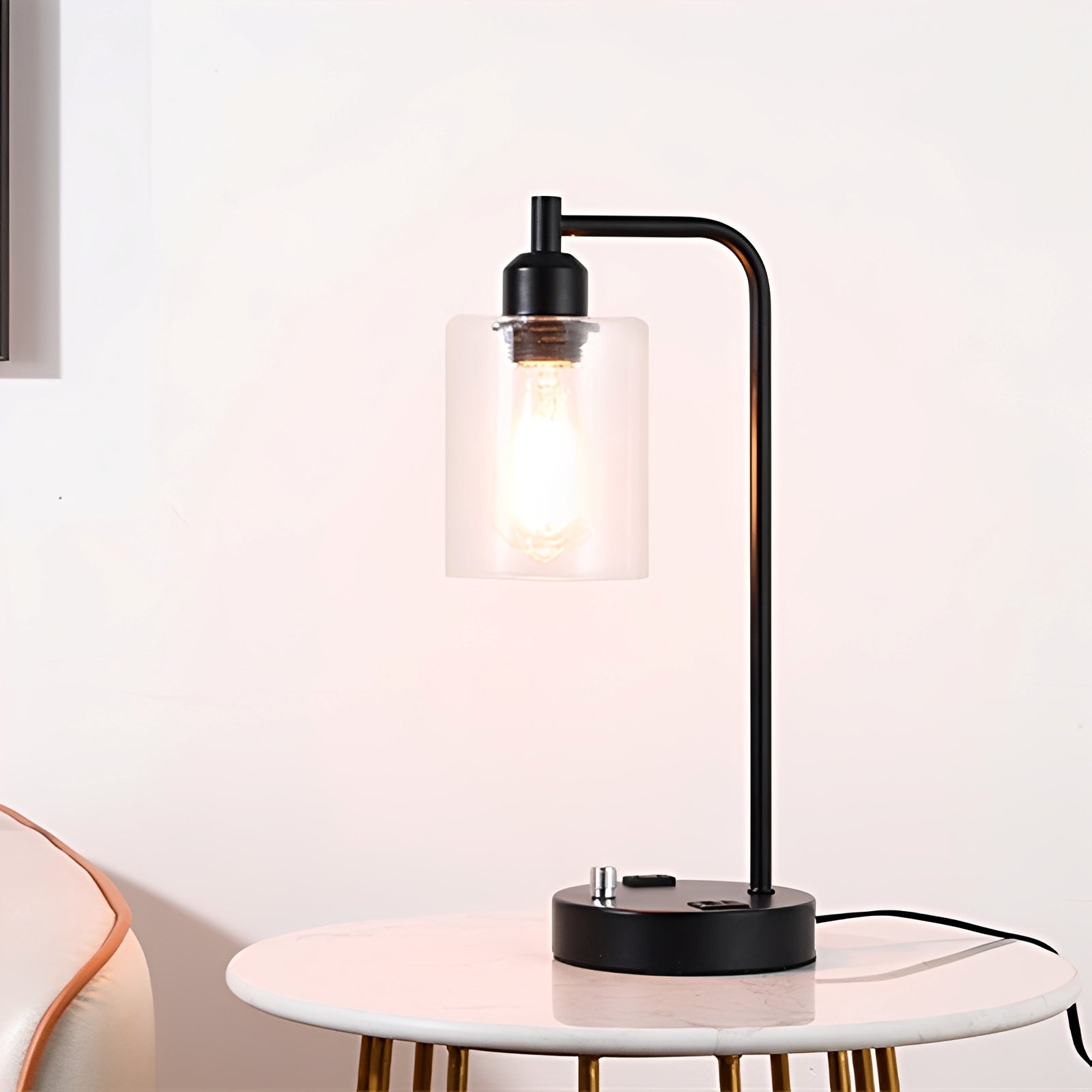 Carmina – Tischlampe mit USB-Ports & Stufenloser Helligkeitseinstellung