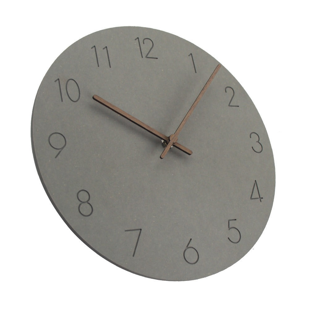 Nork – Schlichte Wanduhr aus Holz