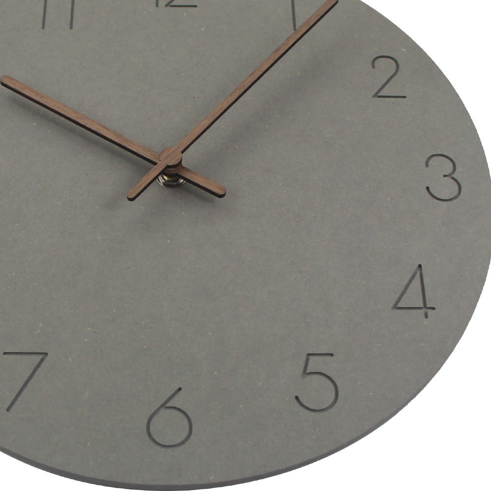 Nork – Schlichte Wanduhr aus Holz