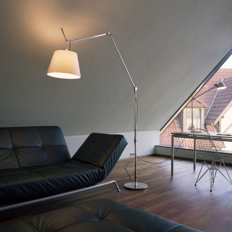 Liana – Elegante Stehlampe mit modernem Design
