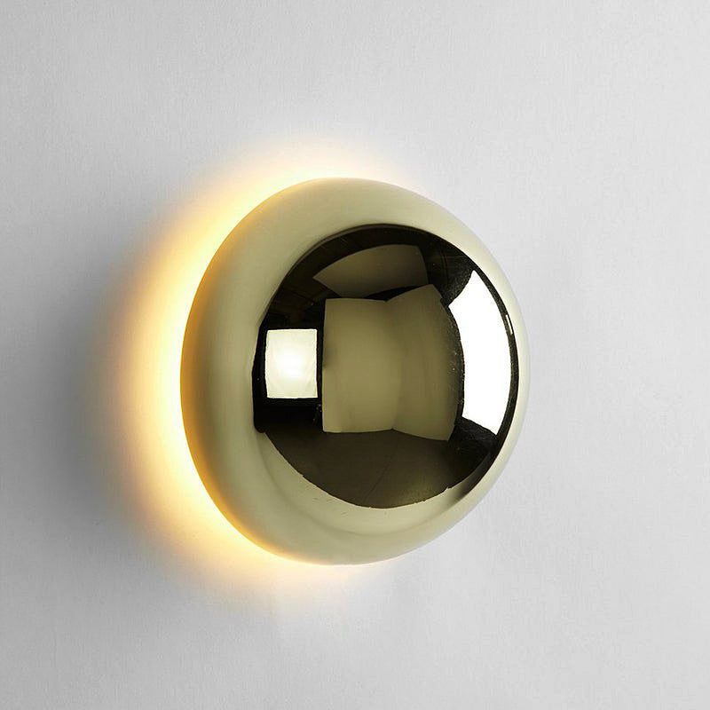 Auri – Nordische Wandlampe im Sonnenfinsternis-Stil