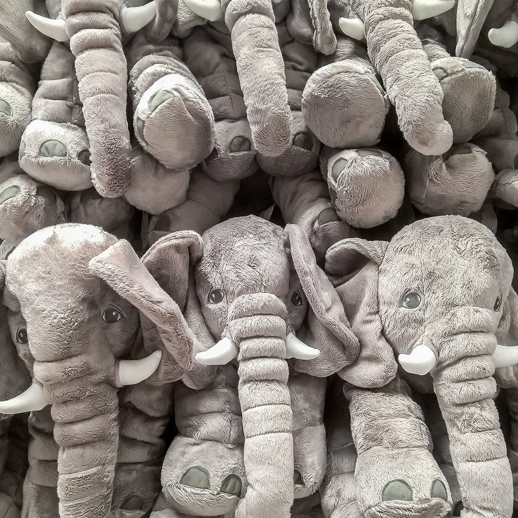 EleSnug – Niedliches Kuschelkissen in Baby-Elefantenform