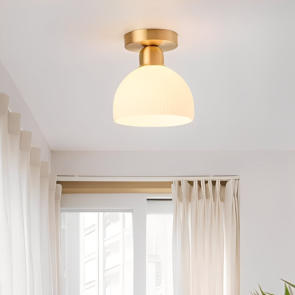 Liora – Moderne Milchglas-Deckenleuchte
