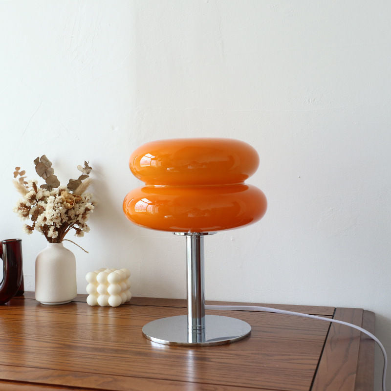 Freja – Skandinavische Glas-Tischleuchte im einfachen Design