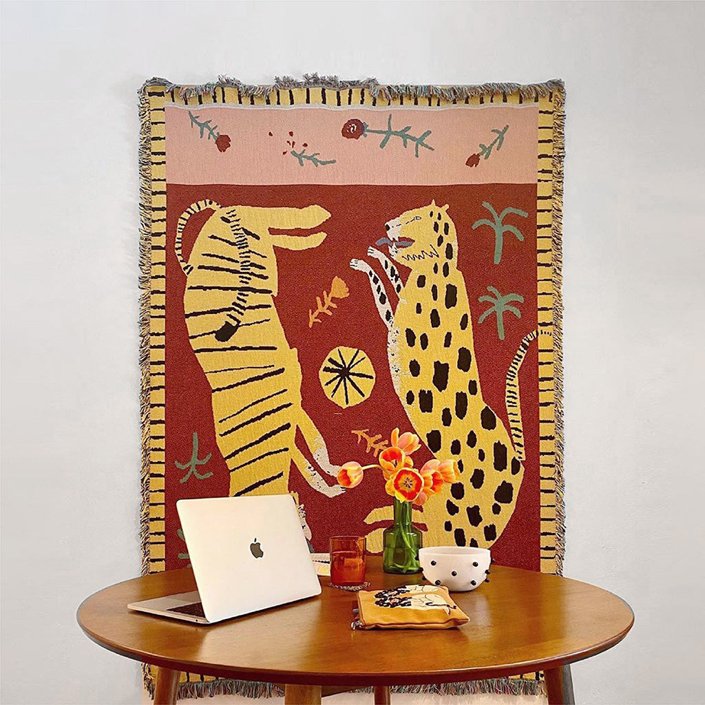 WildNest – Kuscheldecke mit wildem Leoparden- und Tiger-Print