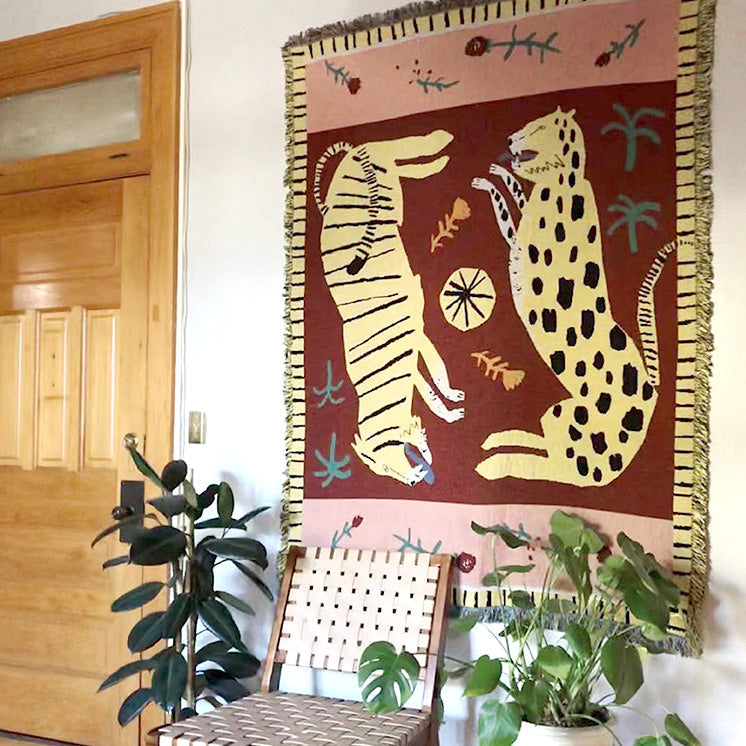 WildNest – Kuscheldecke mit wildem Leoparden- und Tiger-Print
