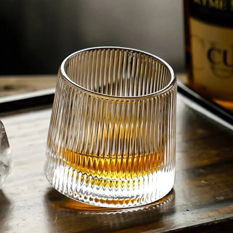 WaveWhisk – Whiskyglas mit strukturiertem Welleneffekt