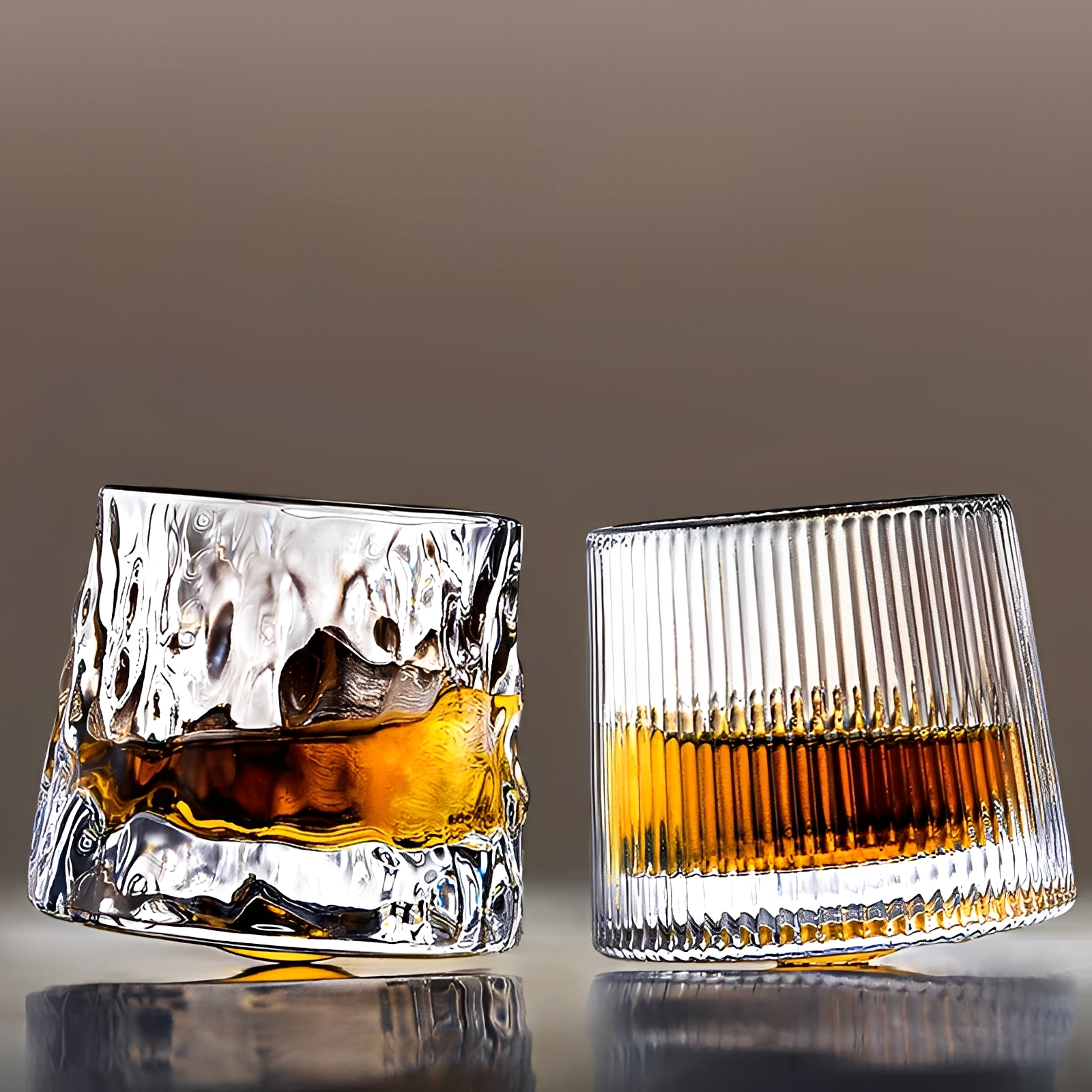 Naomi – Japanischer Glasbecher für Tee mit Vertikalmuster